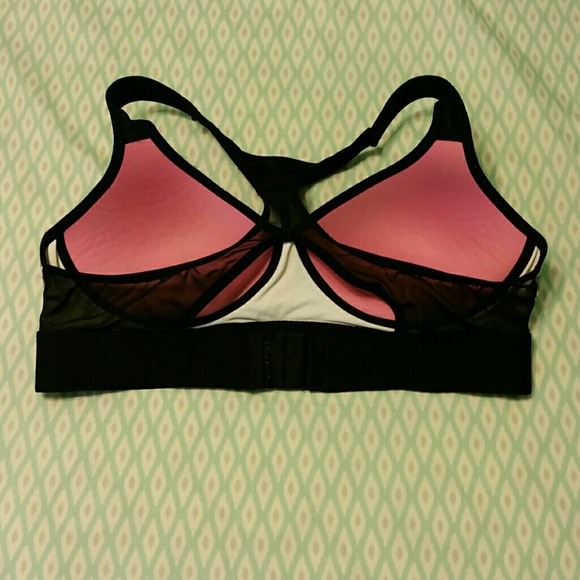 PINK Victoria's secret ULTIMATE sports bra - Picture 2 of 4